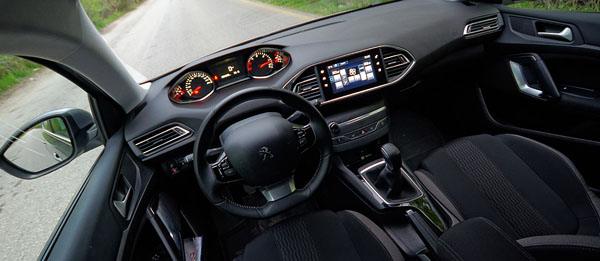 peugeot-308-style-carclub-interior1