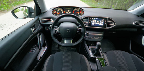 peugeot-308-style-carclub-interior2