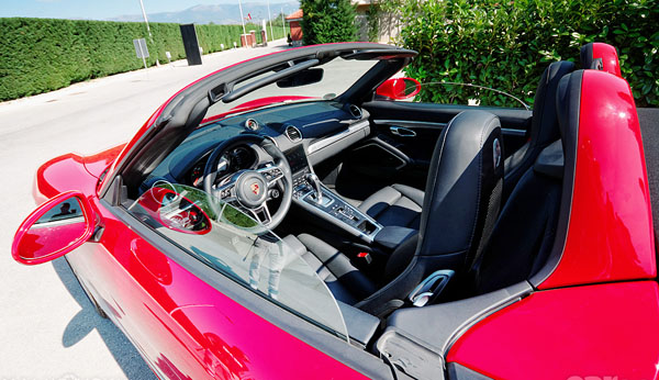 porsche-718-cayman-s-carclub-interior